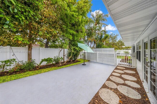 Building Photo - 1320 NE 27th Ave