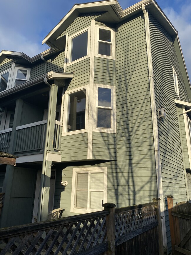 Building Photo - 6316 9th Ave NE
