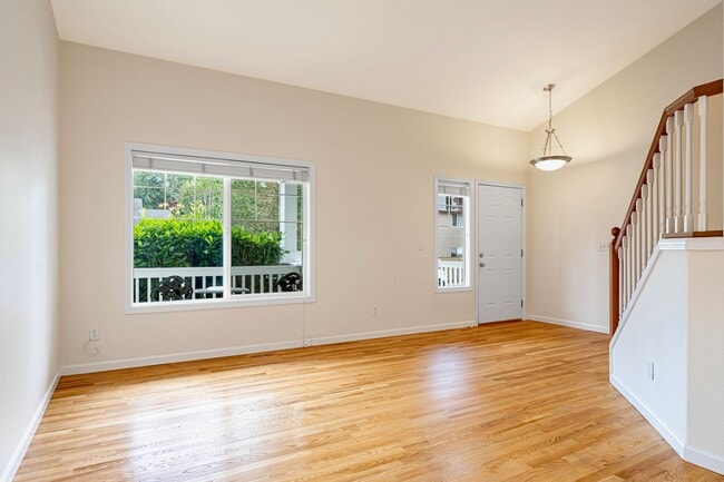 Building Photo - Timeless NW Craftsman in Sammamish | 4BR +...