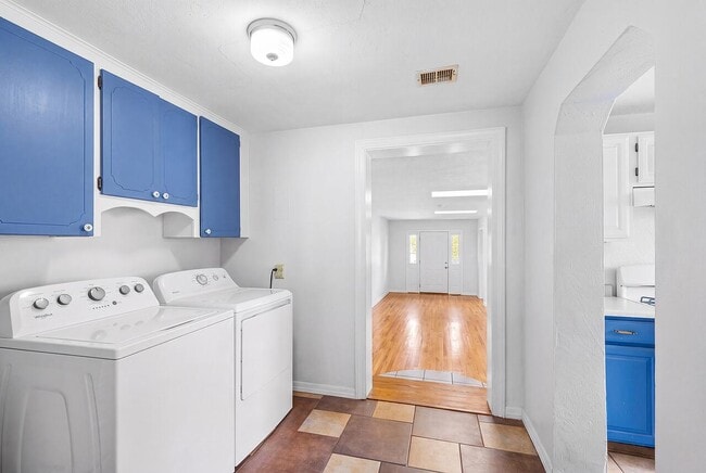 Building Photo - 4920 La Cienega St NW