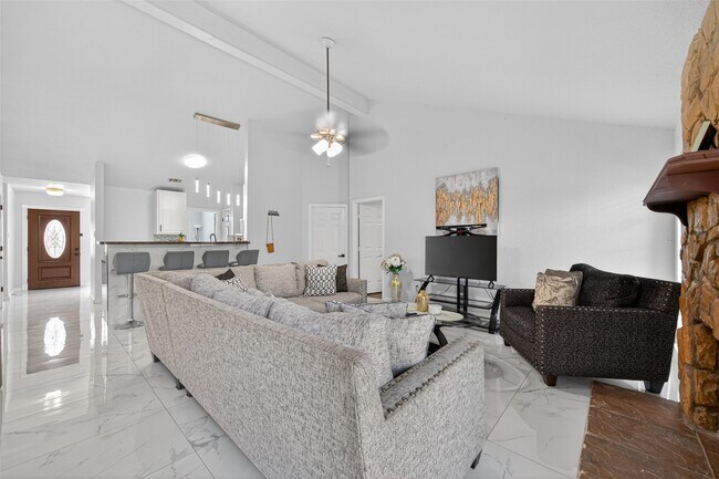 Building Photo - 14310 Royal Hill Dr