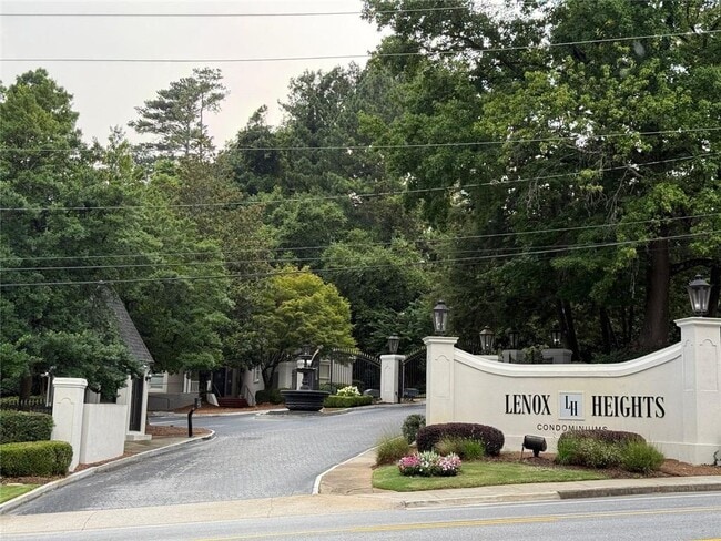 Building Photo - 1308 Pine Heights Dr NE