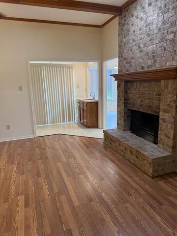 Building Photo - 12922 Chandler Dr