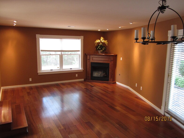 Building Photo - 644 Old Santa Fe Trl