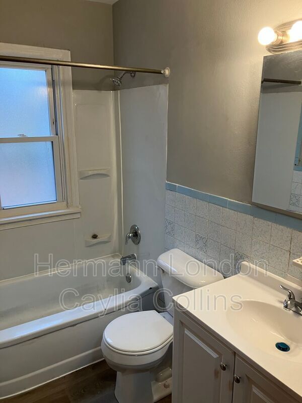 Building Photo - 360 S Harvey Ave