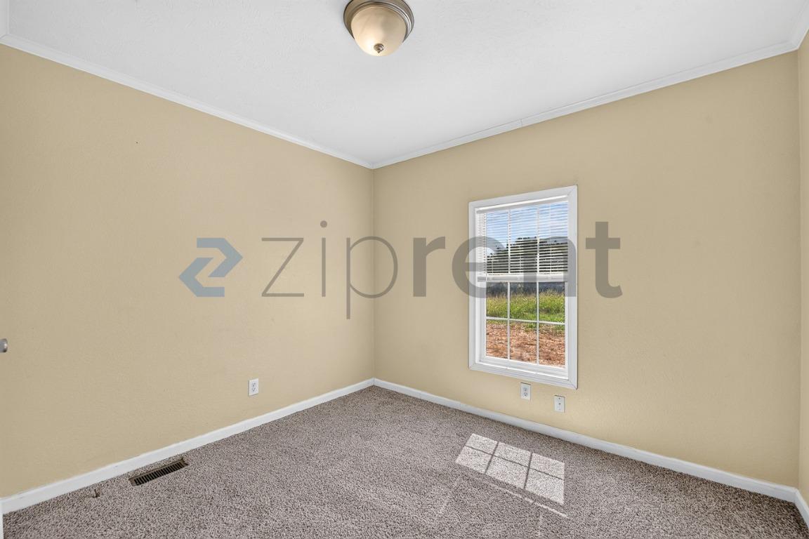 Building Photo - Unit A