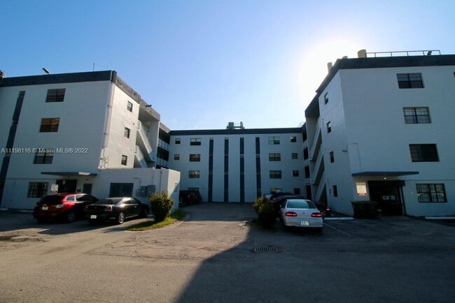 Building Photo - 13500 NE 3rd Ct