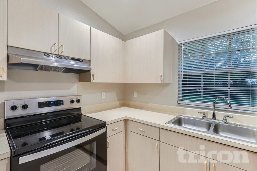 Building Photo - 2527 Orange Ave