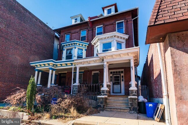 Building Photo - 226 S 45th St