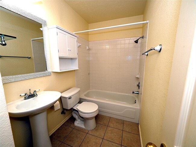 Building Photo - 1161 Kentra Dr