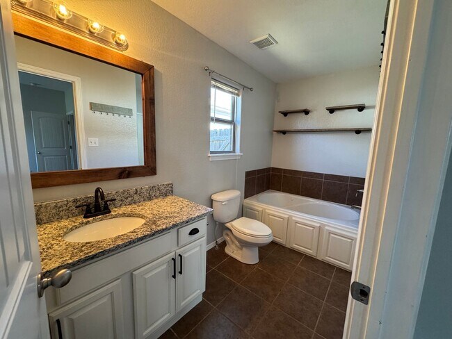 Building Photo - Adorable 3 Bedroom, 2 Bathroom Home for Rent!