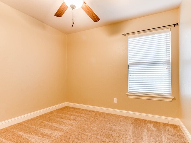 Building Photo - 4909 Kelly Lakes Dr