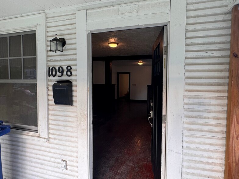 Building Photo - 1098 Miller Ave