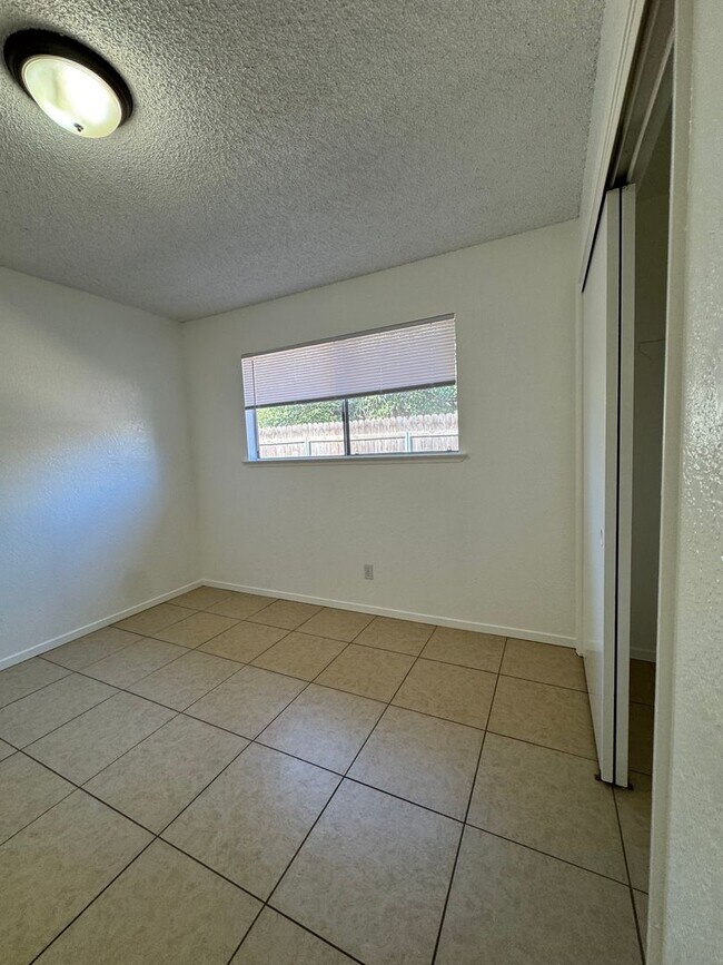 Building Photo - 2962