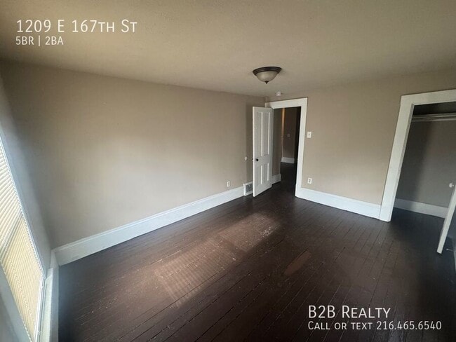 Building Photo - 1209 E 167th St