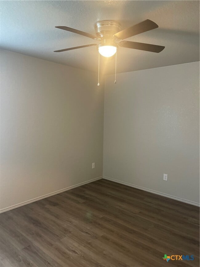 Building Photo - 547 Lost Trl