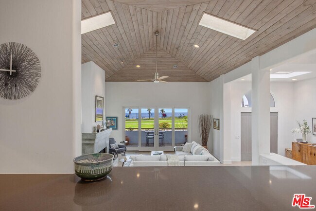 Building Photo - 1312 Shoreline Dr