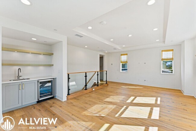 Building Photo - *Limited Move In Special! $1,000 Off First...