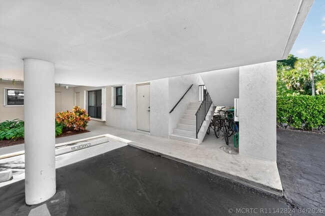 Building Photo - 6 Concourse Dr