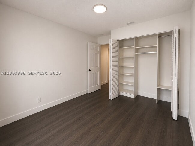 Building Photo - 837 Tanglewood Cir
