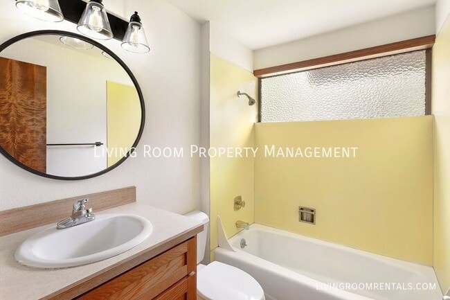 Building Photo - 7670 SW Leslie St