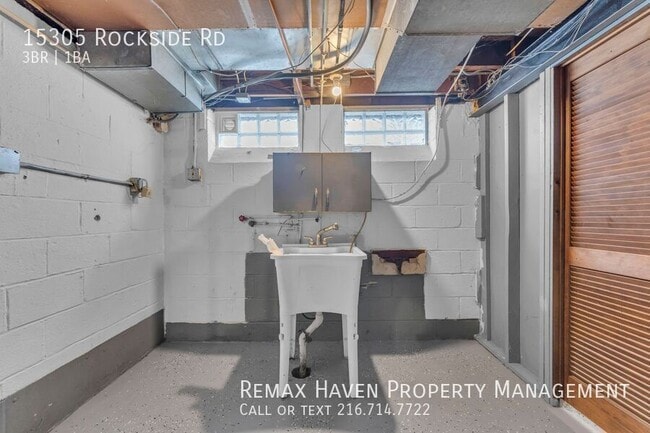 Building Photo - 15305 Rockside Rd