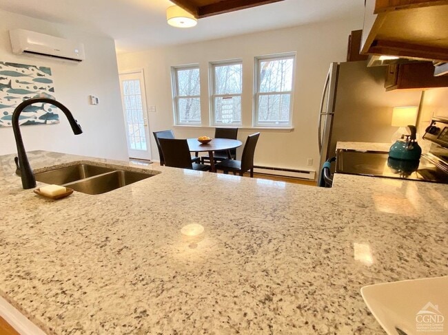 Building Photo - 62 Mahican Manor