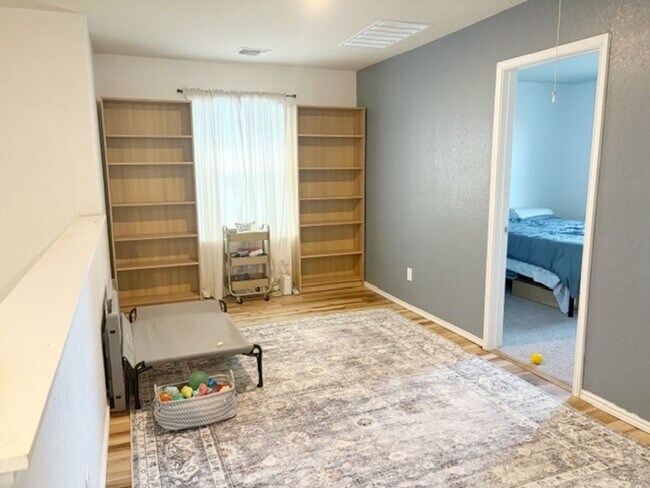 Building Photo - Charming 3 BD/2.5 Located Near Randolph AFB! Move in May 2026!