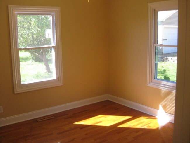 Building Photo - Lease 2 Own ...This Great South Springfiel...
