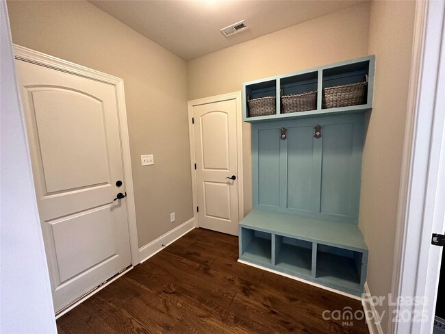 Building Photo - 8643 Amandine Way