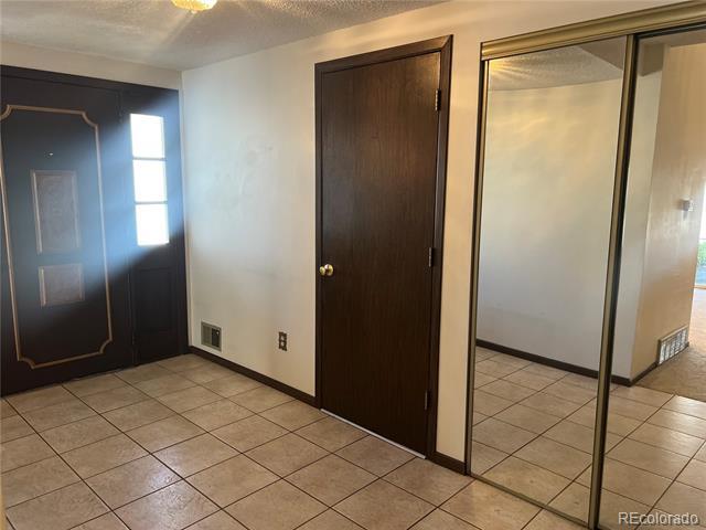 Building Photo - 2750 S Heather Gardens Way