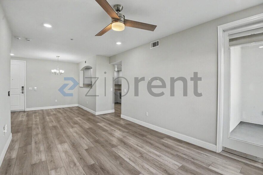 Building Photo - Unit 403