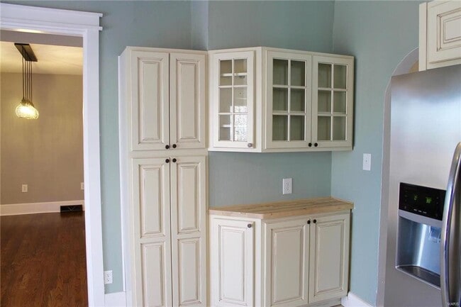 Building Photo - Absolutely adorable 3 bedroom/1.5 bath hou...