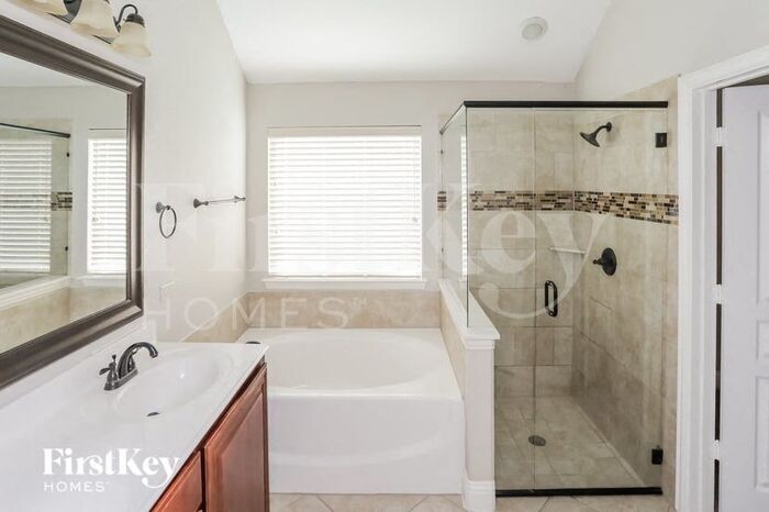 Building Photo - 528 Sagebrush Ln