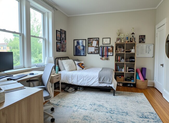 Building Photo - 330 St Paul St