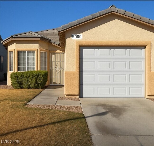 Primary Photo - 5000 Royal Lake Ave