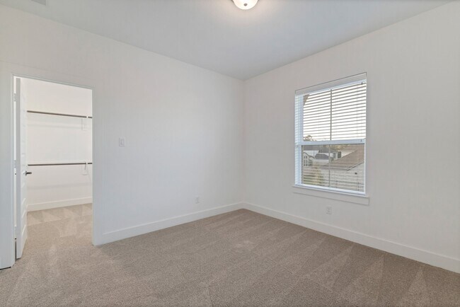 Building Photo - 8127 Fenway Hts Dr