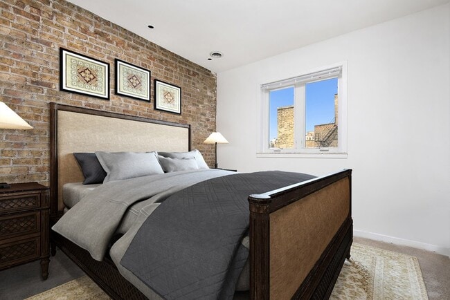 Building Photo - 2727 N Clark