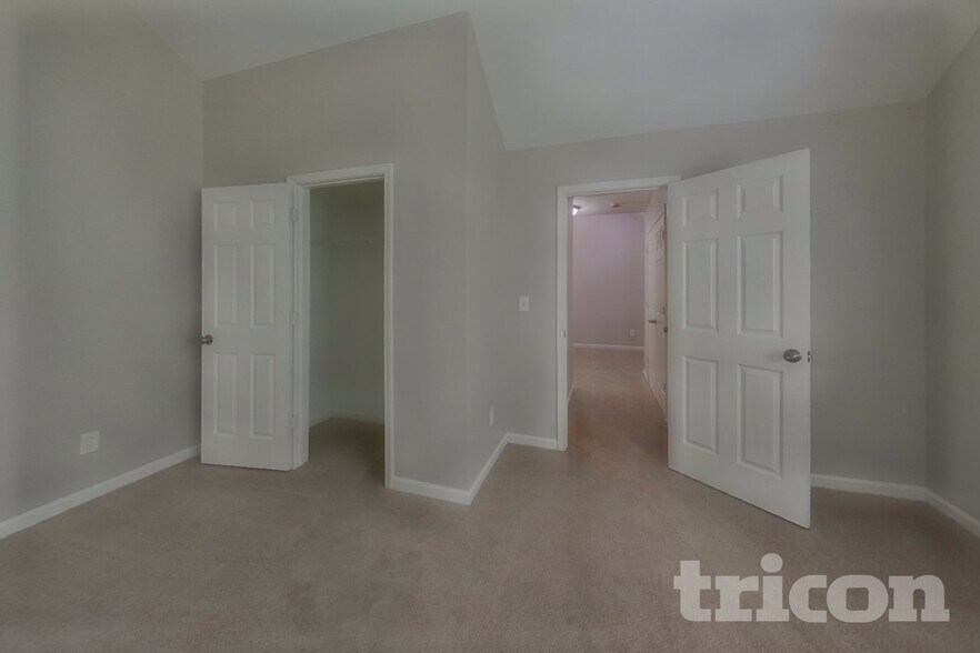 Building Photo - 7715 Hidden Creek Dr