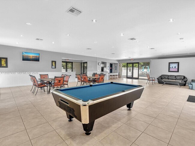 Building Photo - 3300 W Rolling Hills Cir