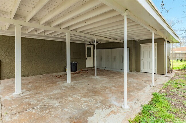 Building Photo - 159 Oak Dr