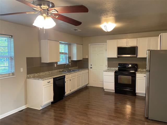 Building Photo - 712 SW Sunnybrook Dr