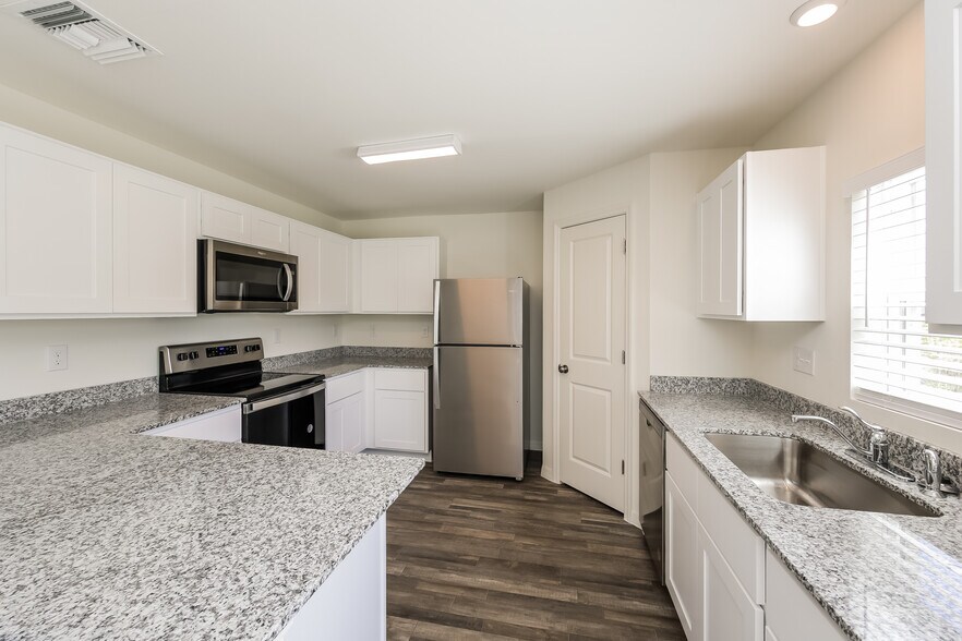 Building Photo - 4012 W Gator Cir