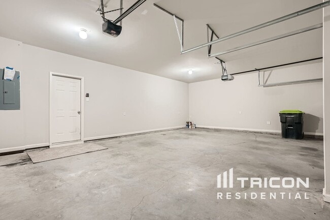Building Photo - 7064 Demeter Dr