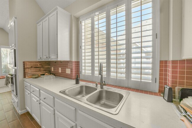 Building Photo - 1122 Wellshire Dr