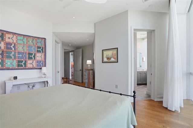 Building Photo - 500 Throckmorton St