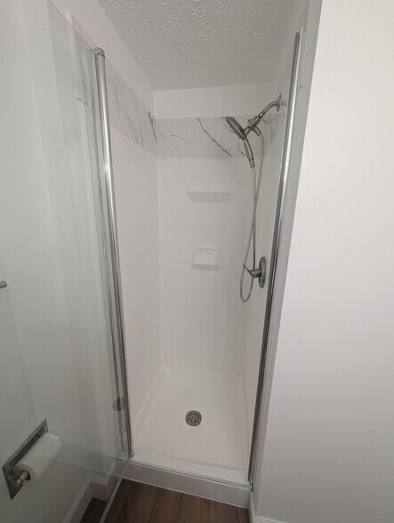 Master Bathroom - 19609 Gunners Branch Rd