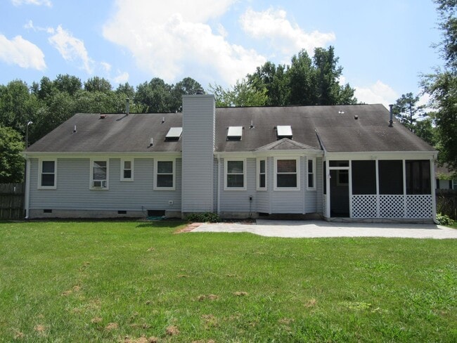 Building Photo - Deep Creek