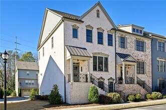 Building Photo - 2436 Skyland Way NE