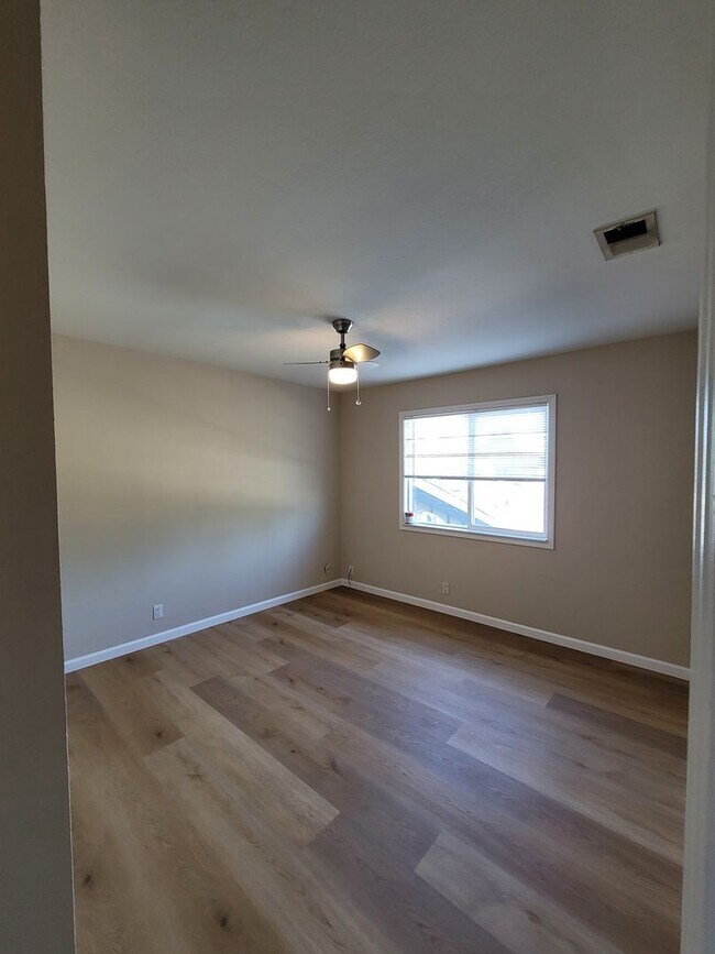 Building Photo - 2608 Nevada Ln